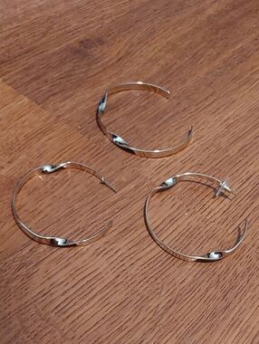 Stella Dot Gold-Tone Twisted Hoop Earrings And Bracelet